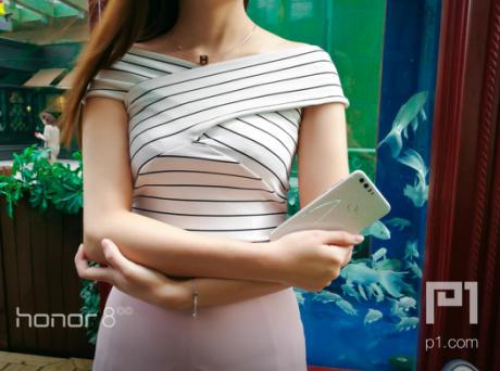 火热街拍来袭行走街头的随性时尚,街拍最时尚的人时刻走在潮流前线