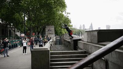 他们在用生命飞檐走壁？揭秘成都跑酷族！