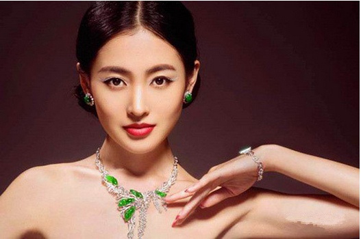 现在都流行这样戴翡翠了吗,好的翡翠跟便宜的翡翠戴一样吗