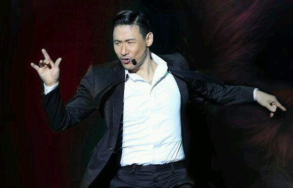 兰花指张杰张学友,每个歌手的招牌动作