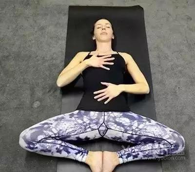 瑜伽抑郁失眠教程,赶走抑郁的瑜伽