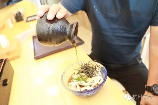 杭州这家人均45的乌冬专营店，硬生生吃出了人均300的日料感