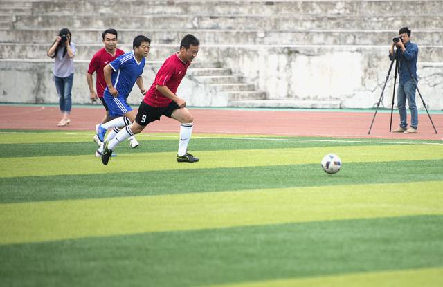 保康县第六届运动会800米,保康体育场足球比赛