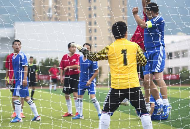 保康县第六届运动会800米,保康体育场足球比赛