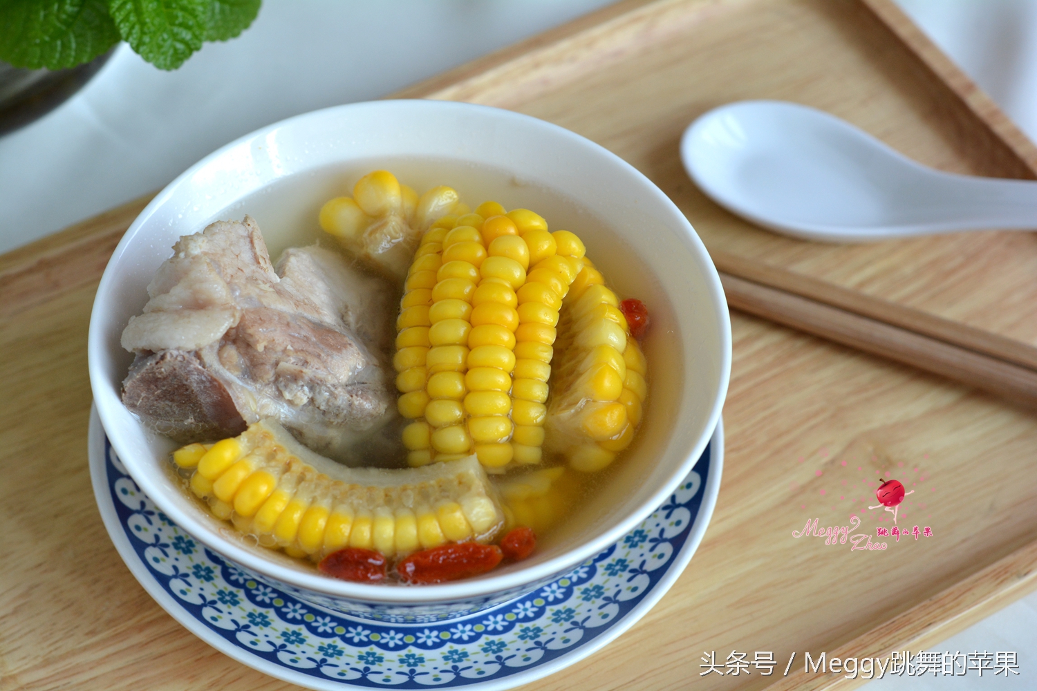 排骨汤里加蔬之鲜,排骨汤这样做全家人爱喝