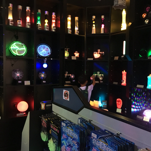 家记忆|迪拜MALL在孩子眼里的豪华：一望无际的玩具世界啊