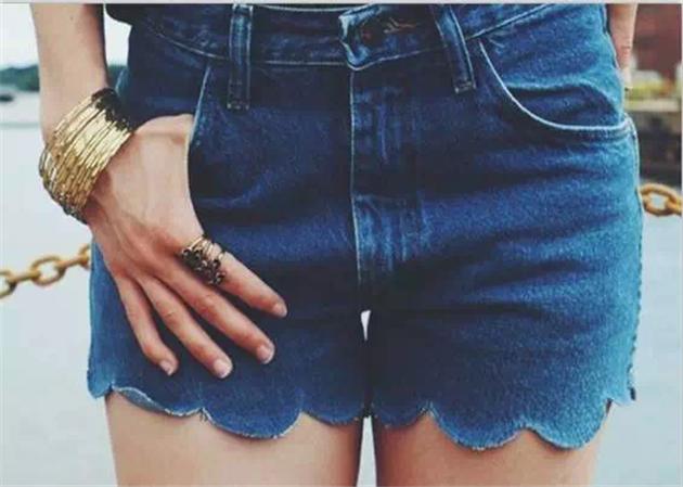 过时不舍得扔掉的衣服,过时的衣服不舍得丢