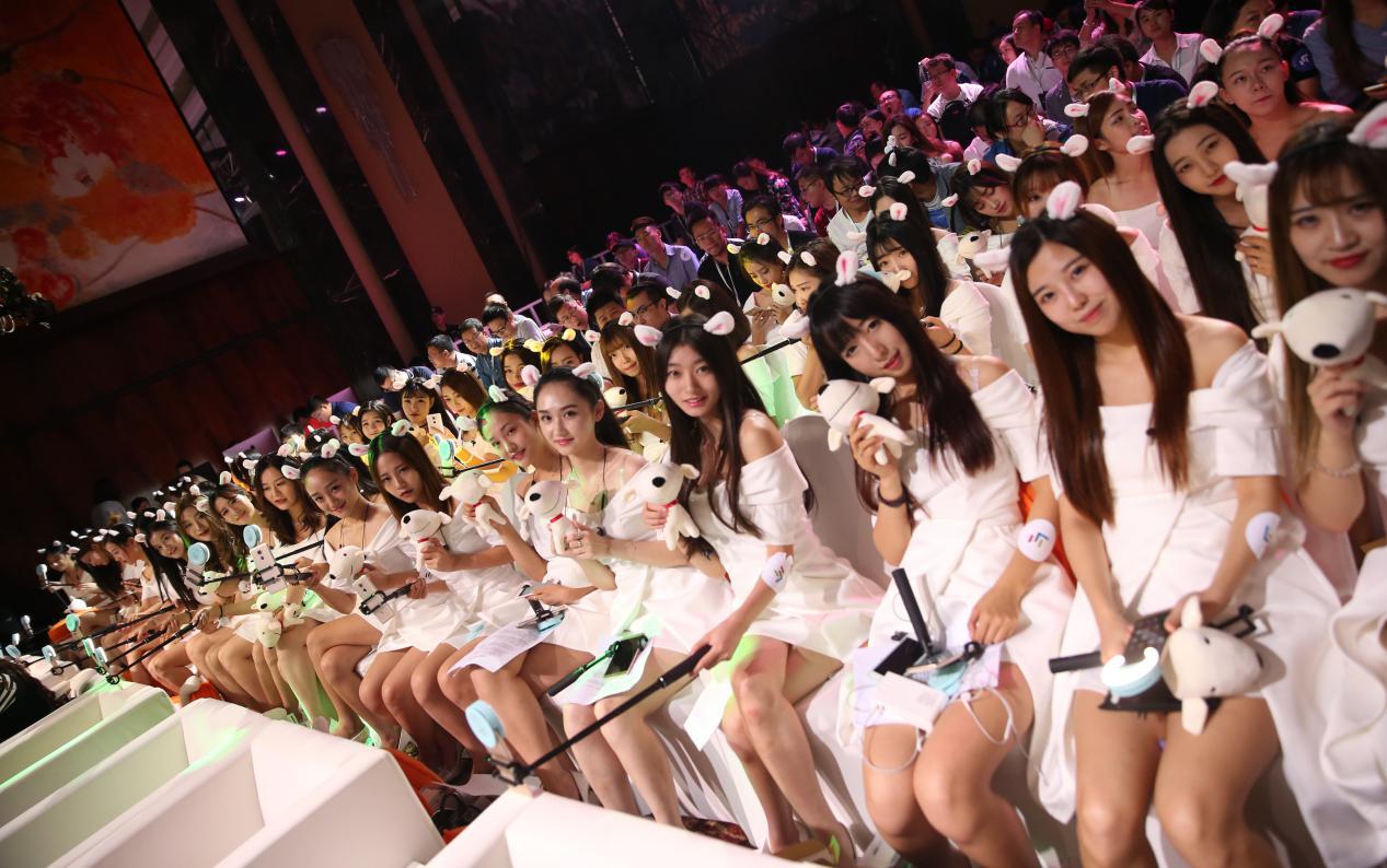 百名校花驾到，乐Pro3发布会堪比选美