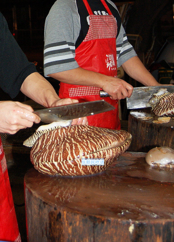 红螺也叫椰子涡螺，潮州旧志称其“壳红肉劲”，很考较厨师的工夫