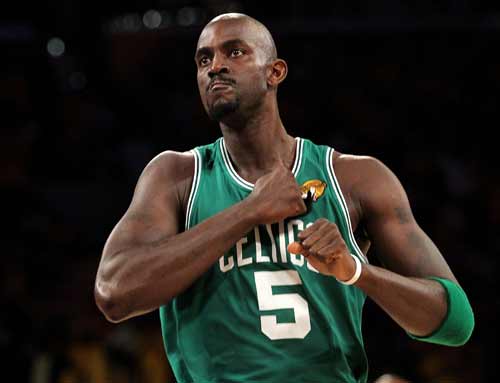 踢足球的厉害还是打篮球的厉害,踢足球真的比打篮球帅吗