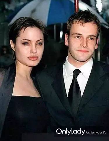 安吉丽娜朱莉离婚了吗,布拉德皮特安吉丽娜朱莉离婚原因