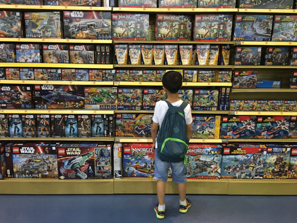 家记忆|迪拜MALL在孩子眼里的豪华：一望无际的玩具世界啊