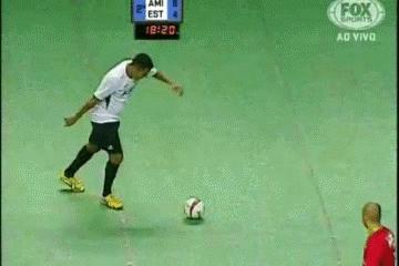 法尔考足球过人视频,室内足球皇帝法尔考