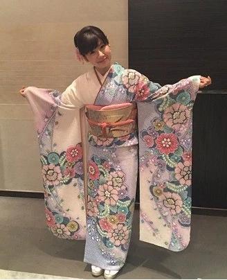 福原爱江宏杰紫色婚纱提裙摆,福原爱江宏杰婚后