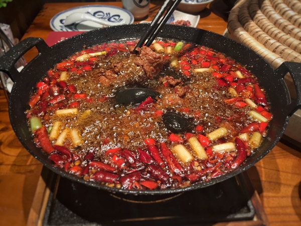 石锅鱼好处,原生态石锅鱼美味