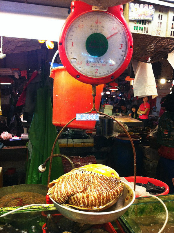 红螺也叫椰子涡螺，潮州旧志称其“壳红肉劲”，很考较厨师的工夫