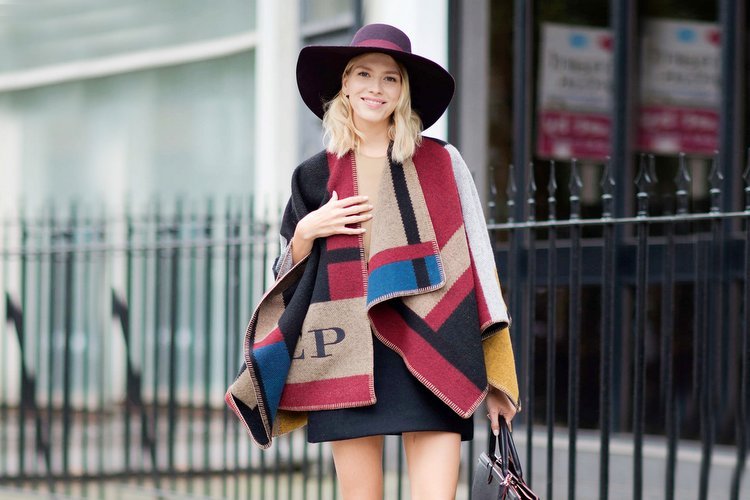 秋天如何搭配大披肩,秋季时尚大气披肩