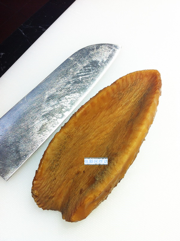 红螺也叫椰子涡螺，潮州旧志称其“壳红肉劲”，很考较厨师的工夫