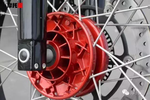 意大利的文艺绅士，屋君试驾GuzziV7Ⅱ