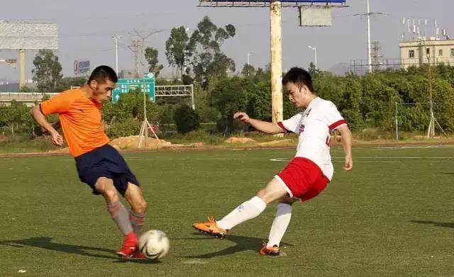 足球赛鸣哨开赛,第三届职工球赛