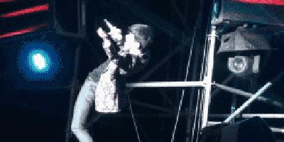 兰花指张杰张学友,每个歌手的招牌动作