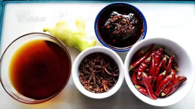 自己炒红油底料,自己制作不辣的麻辣香锅底料教程