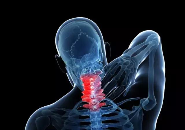 头痛脖子僵，请按“列缺穴”