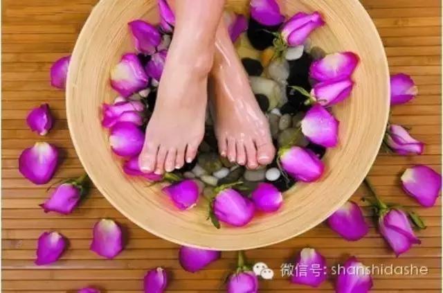 足浴的排毒反应有哪些,足浴能排毒吗