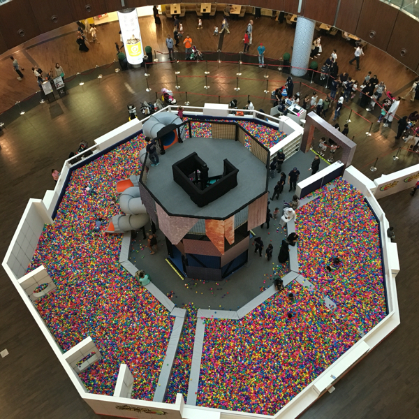 家记忆|迪拜MALL在孩子眼里的豪华：一望无际的玩具世界啊