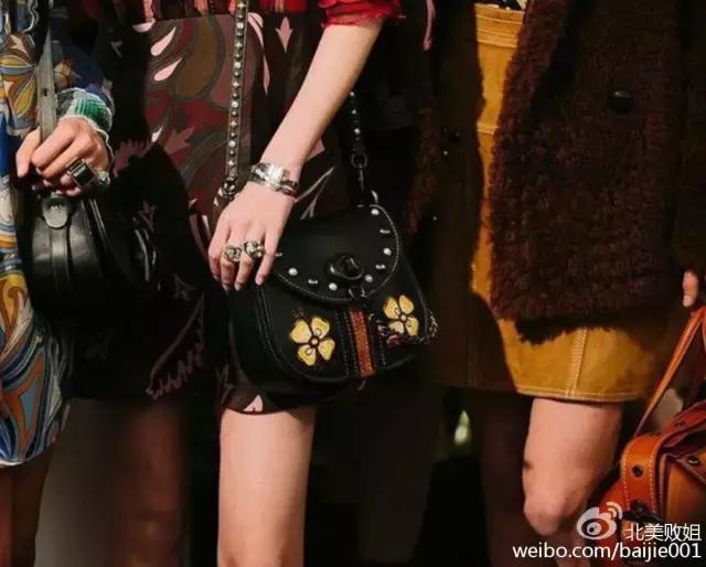 coach新款限定包又变热卖款,coach黑色火爆款