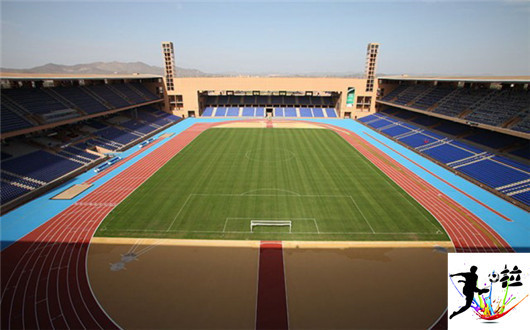 非洲足球场一览，看后很纳闷儿，人家怎么能出球星呢