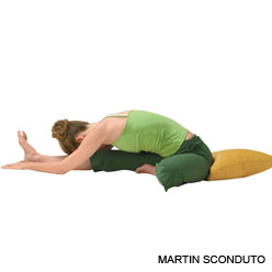 做瑜伽十大关注事项,瑜伽缓解头痛的动作