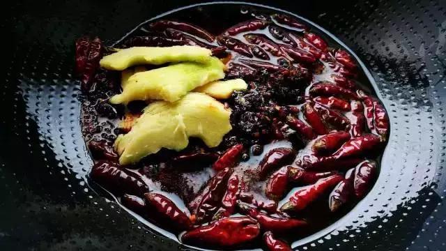 自己炒红油底料,自己制作不辣的麻辣香锅底料教程