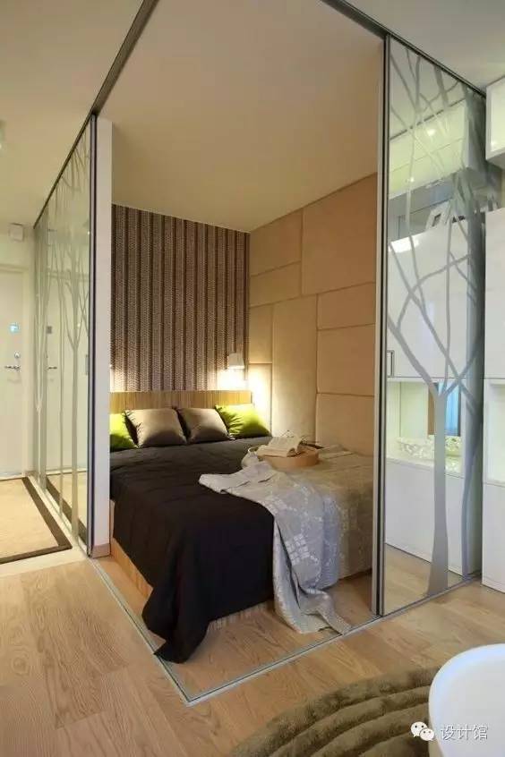 推拉门里面卡东西推不动了,厨房推拉门吊轨推不动怎么修