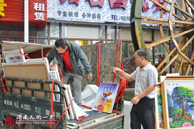 渭南人的一天No.27：钟爱十字绣的大叔王友民