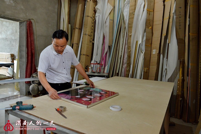 渭南人的一天No.27：钟爱十字绣的大叔王友民