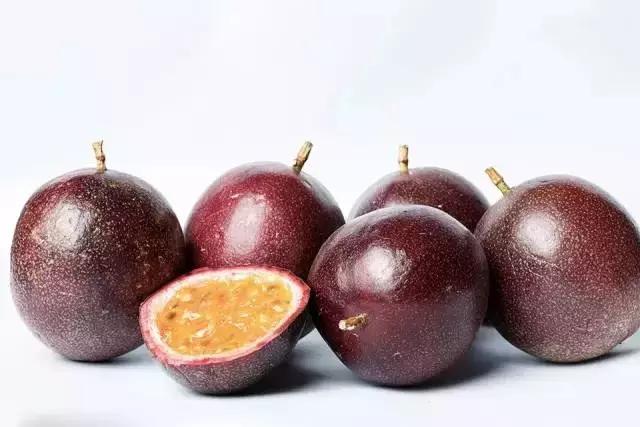 吃百香果会胖吗,青百香果能吃吗