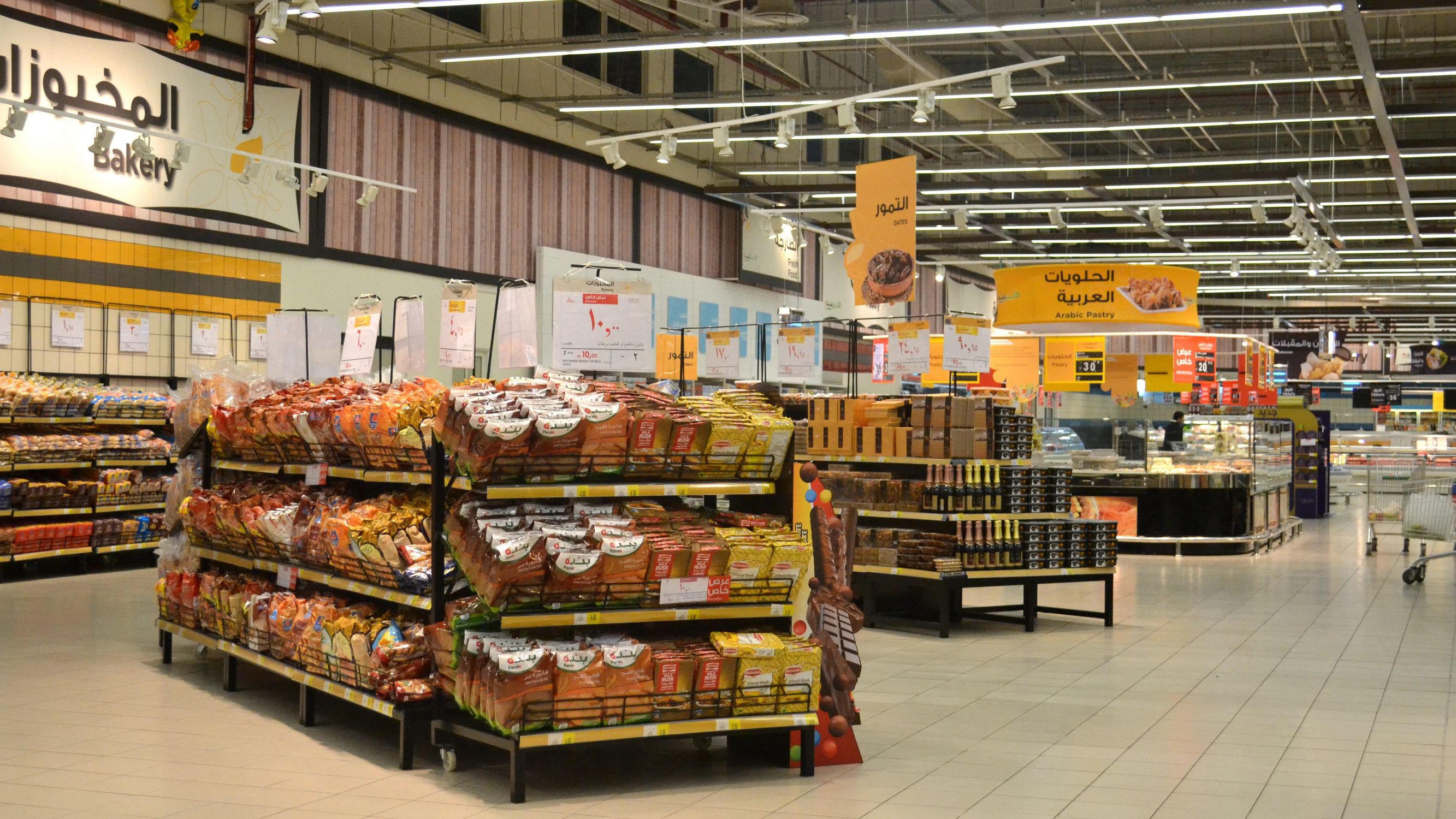 沙特阿拉伯的超市，最爱聘请男收银员