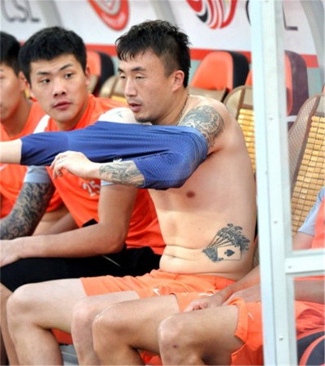 老国足与现在的国足腹肌对比,国足球员肚型图片大全