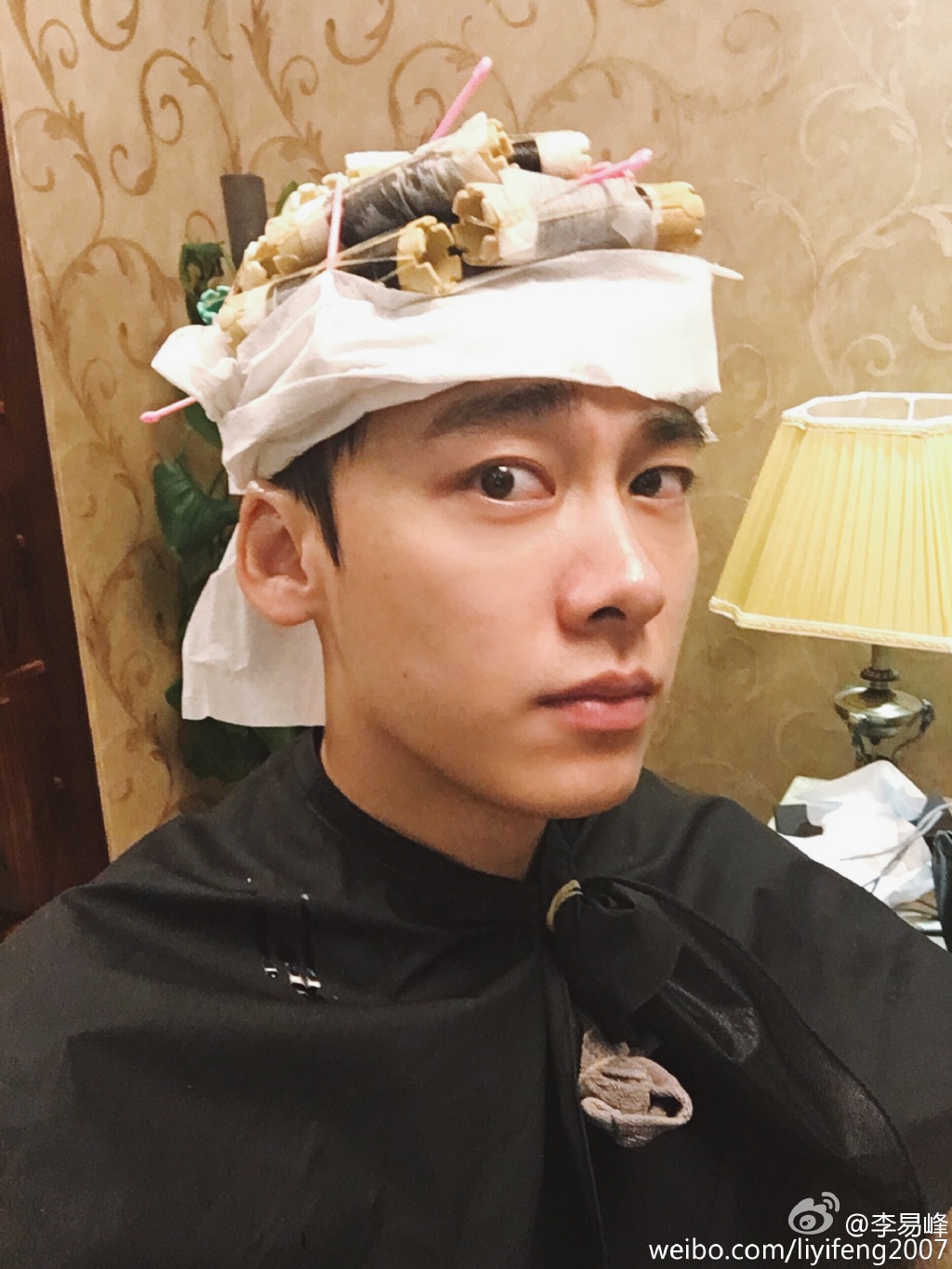 李易峰的日常照片图,李易峰年轻笑容超治愈