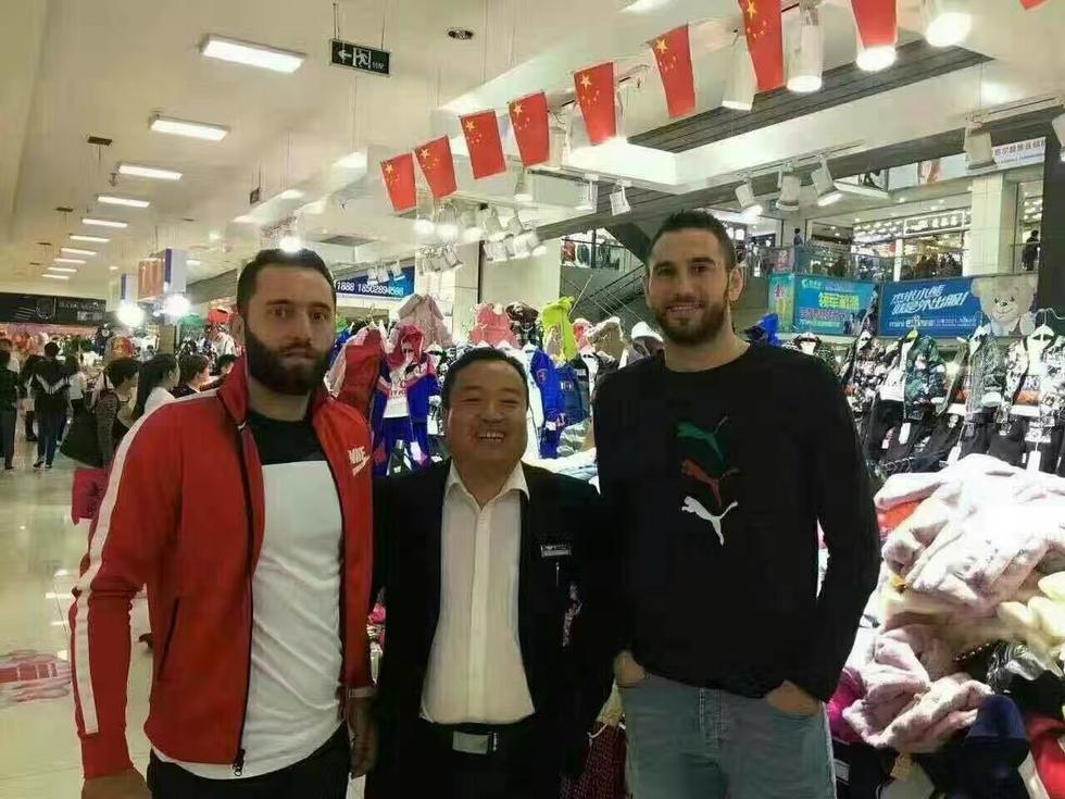 叙利亚队员买衣服,叙利亚球员逛商场