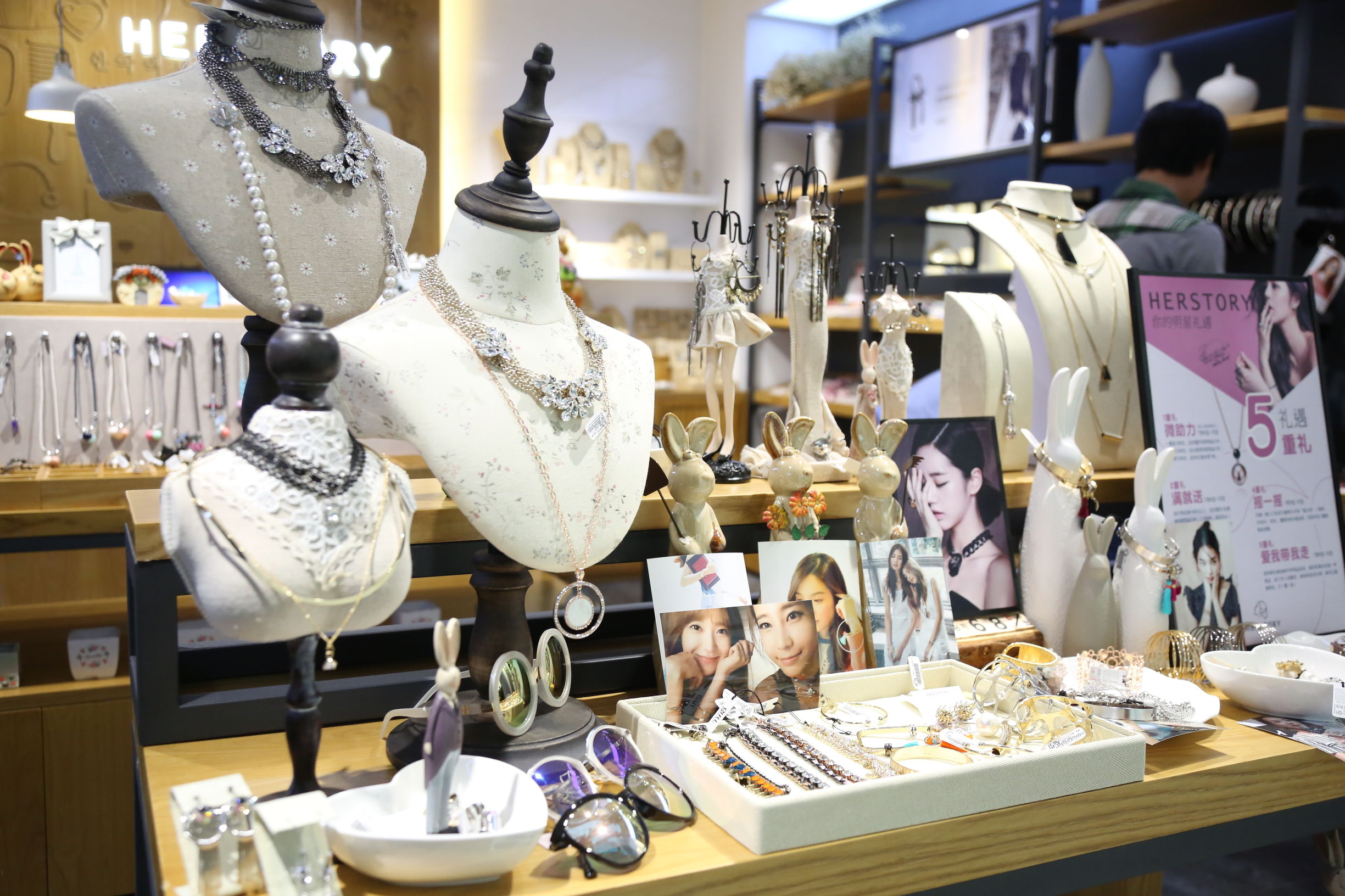 种草一个韩国买手制饰品品牌｜HAFACEGIRL