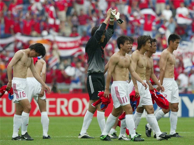 老国足与现在的国足腹肌对比,国足球员肚型图片大全