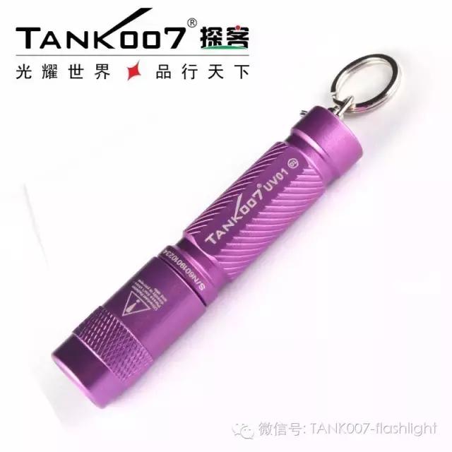 不照不知道，晚上用TANK007紫光手电在脸上照了一下...