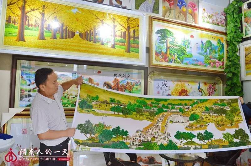 渭南人的一天No.27：钟爱十字绣的大叔王友民