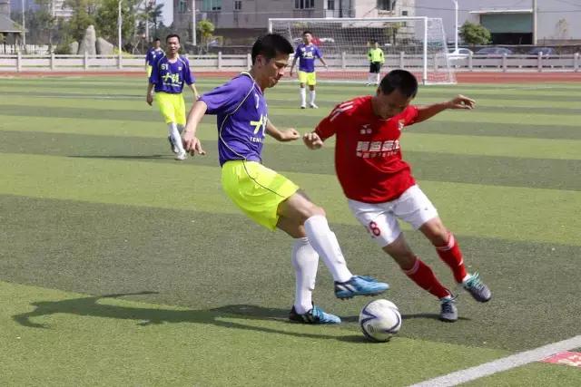 足球赛鸣哨开赛,第三届职工球赛