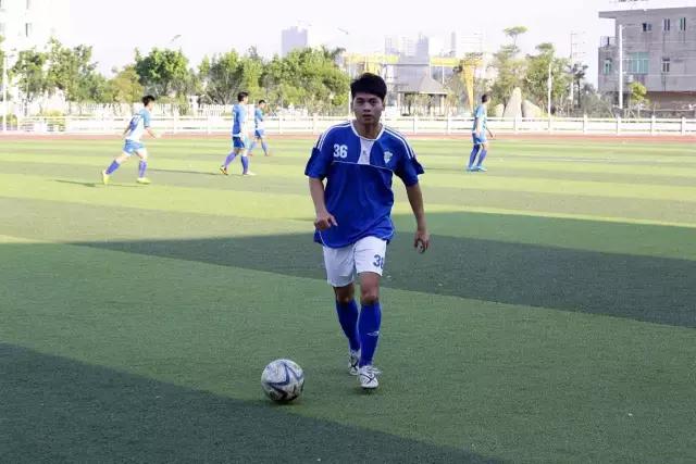 足球赛鸣哨开赛,第三届职工球赛