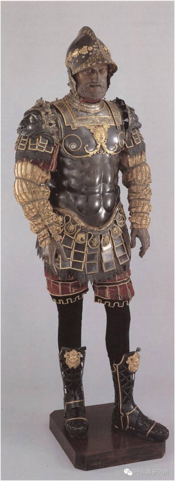 竟然有奶头和肚脐！源自古希腊的肌肉甲