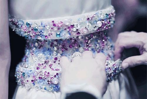 闪闪发亮的面料,好的面料像黄金一样闪闪发光