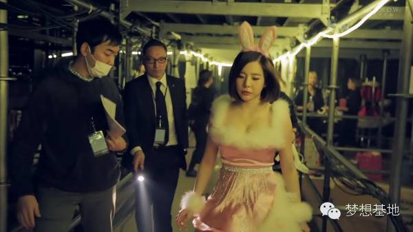 韩国身材最好的女团成员,韩国女团户外跳舞颜值身材超高